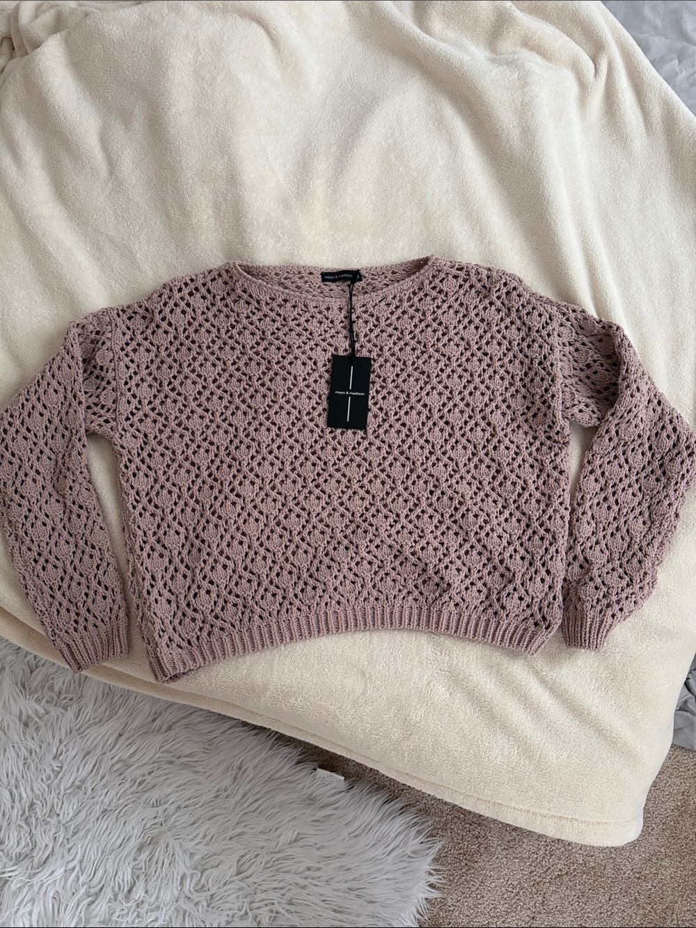 Moon & Madison beige open-knit cropped relaxed fit pullover sweater. Size small